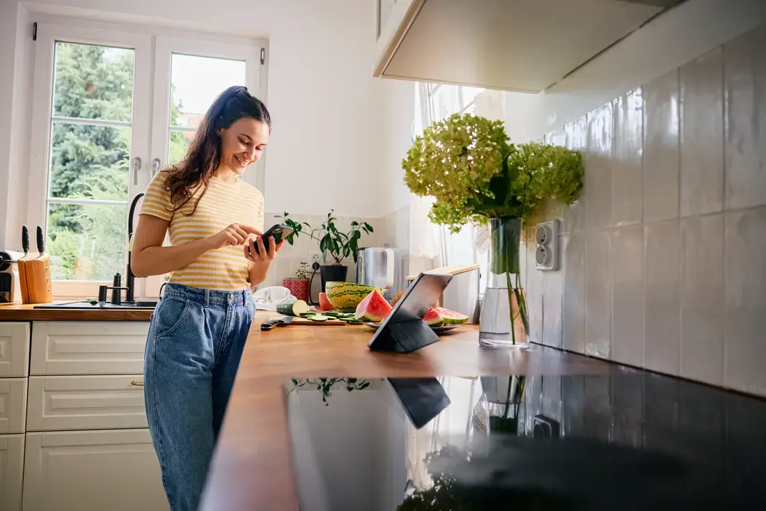 Person using fast Opus Broadband at home